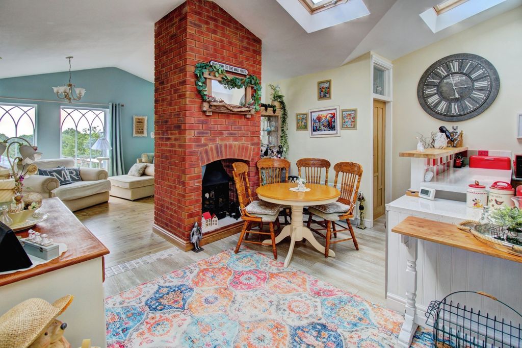 Property photo 3 of 36 2 - Breakfast Room