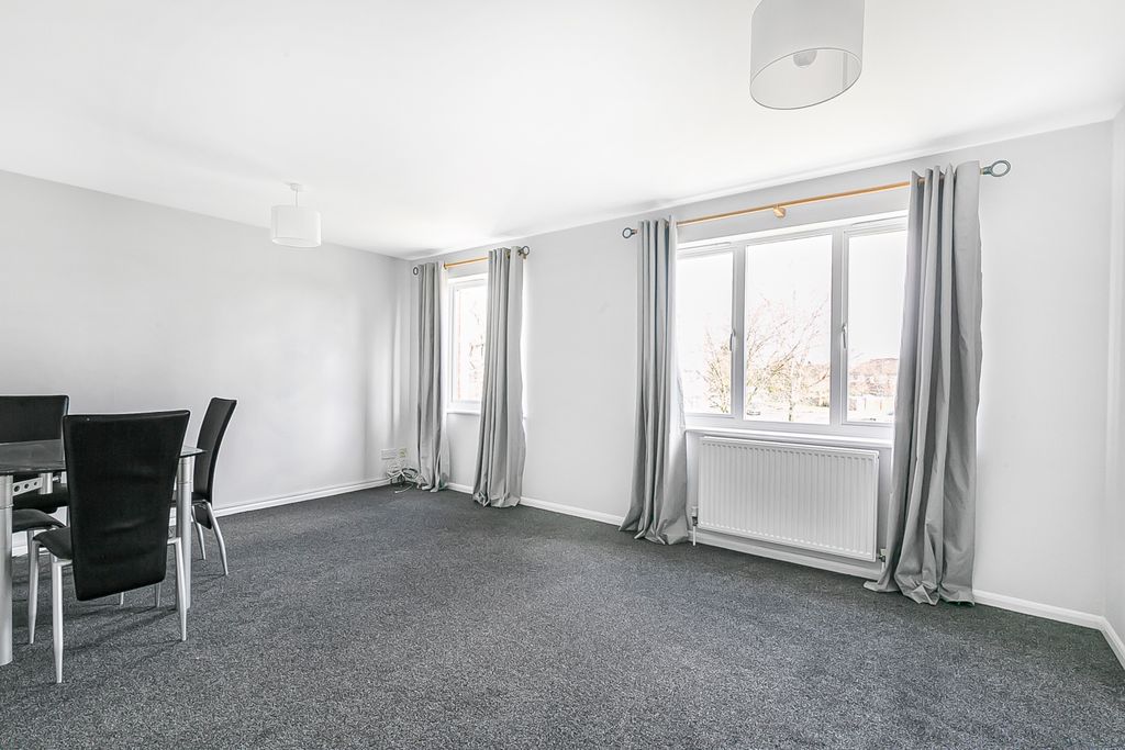 Property photo 2 of 12 848924