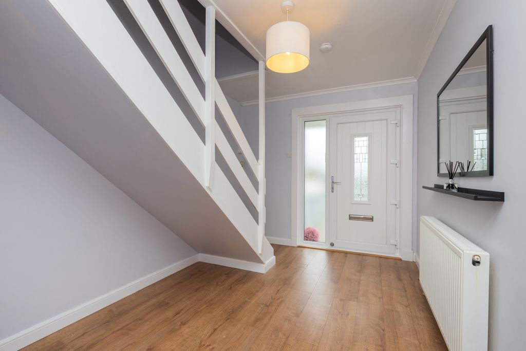 Property photo 2 of 21 Entrance Hallway