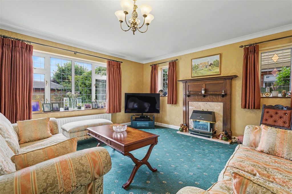 Property photo 2 of 40 Lounge/Sitting Room