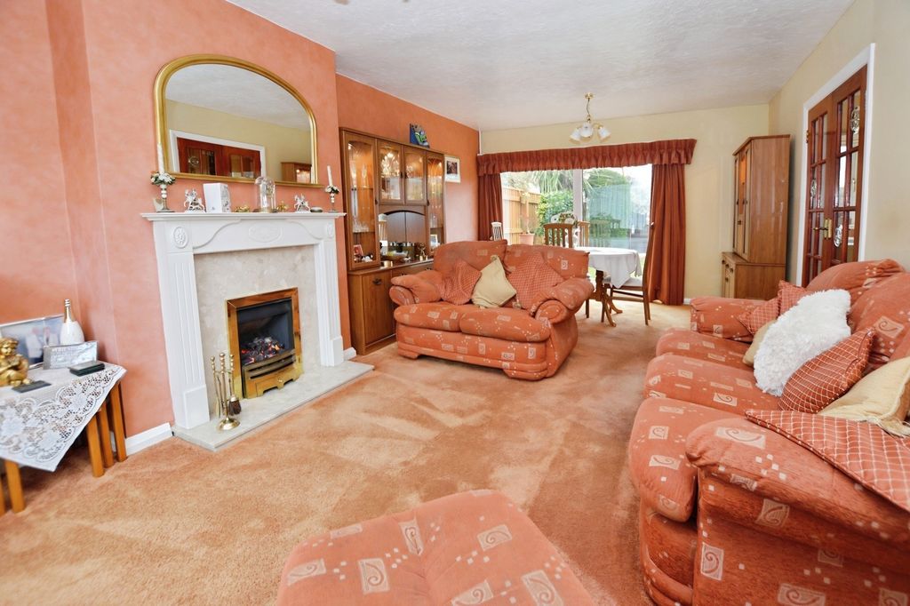 Property photo 2 of 12 Lounge/Dining Room