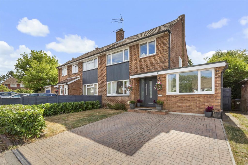 Property photo 1 of 13 Hithercroft Road-9.Jpg