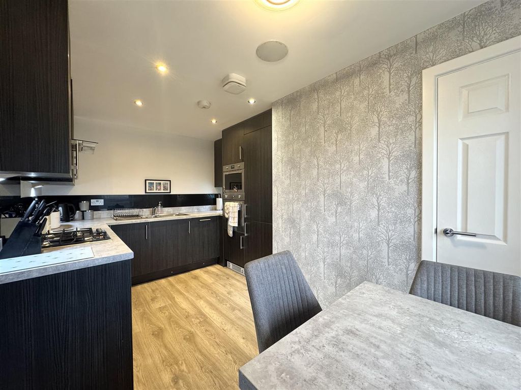 Property photo 3 of 16 Kitchen