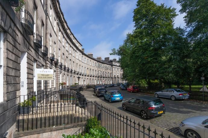 Property photo 2 of 11 Royal Circus