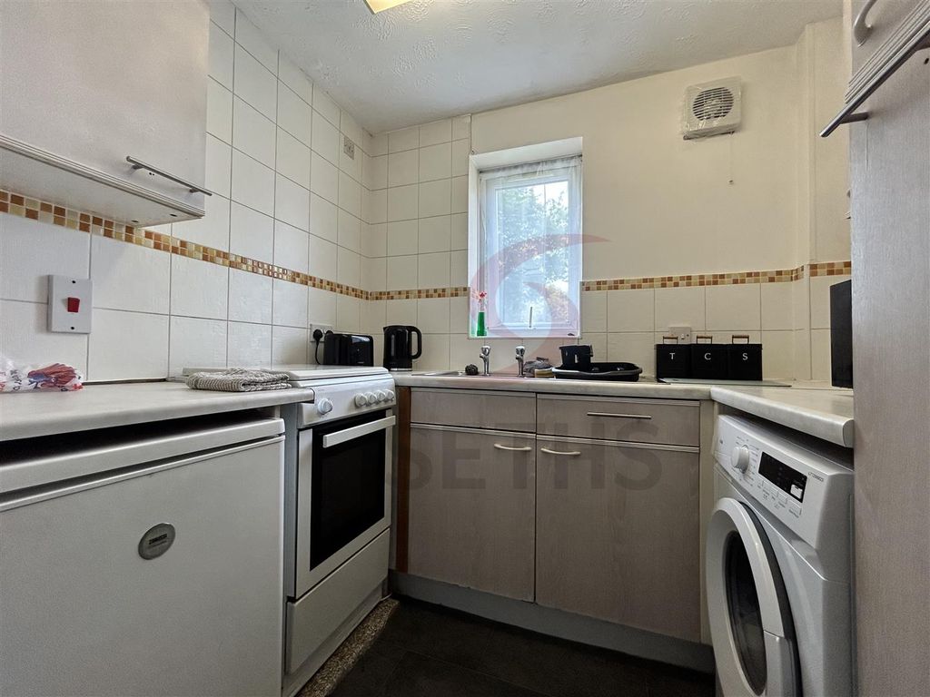 Property photo 2 of 12 Kitchen