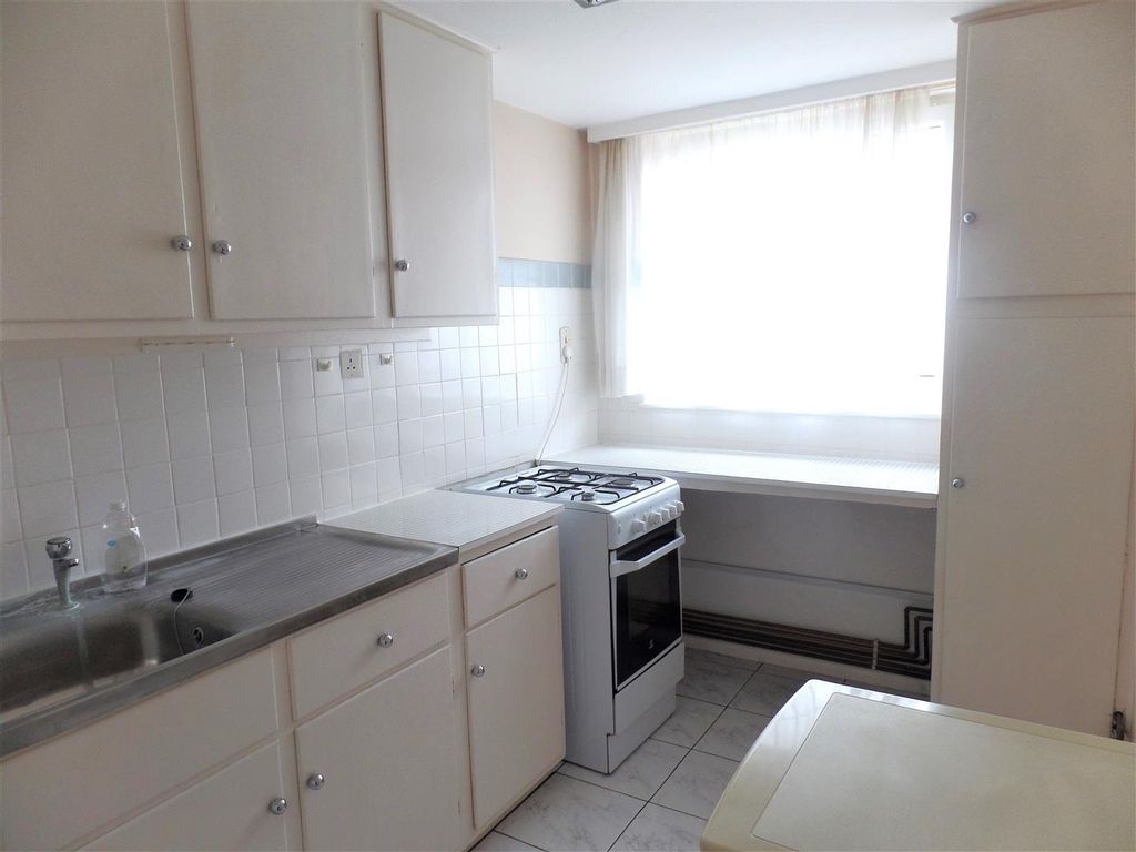 Property photo 2 of 6 Kitchen