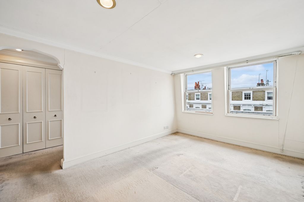 Property photo 3 of 17 Principle Bedroom