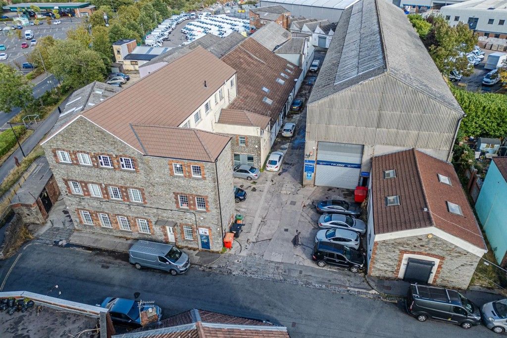 Property photo 2 of 5 Photo 4