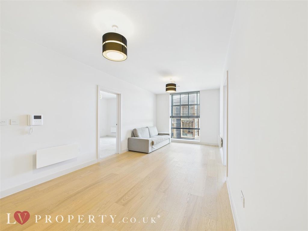 Property photo 2 of 12 Cam05016G0-Pr0044-St