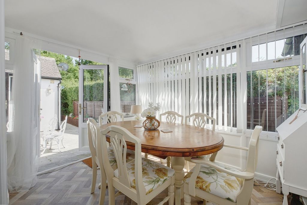 Property photo 3 of 32