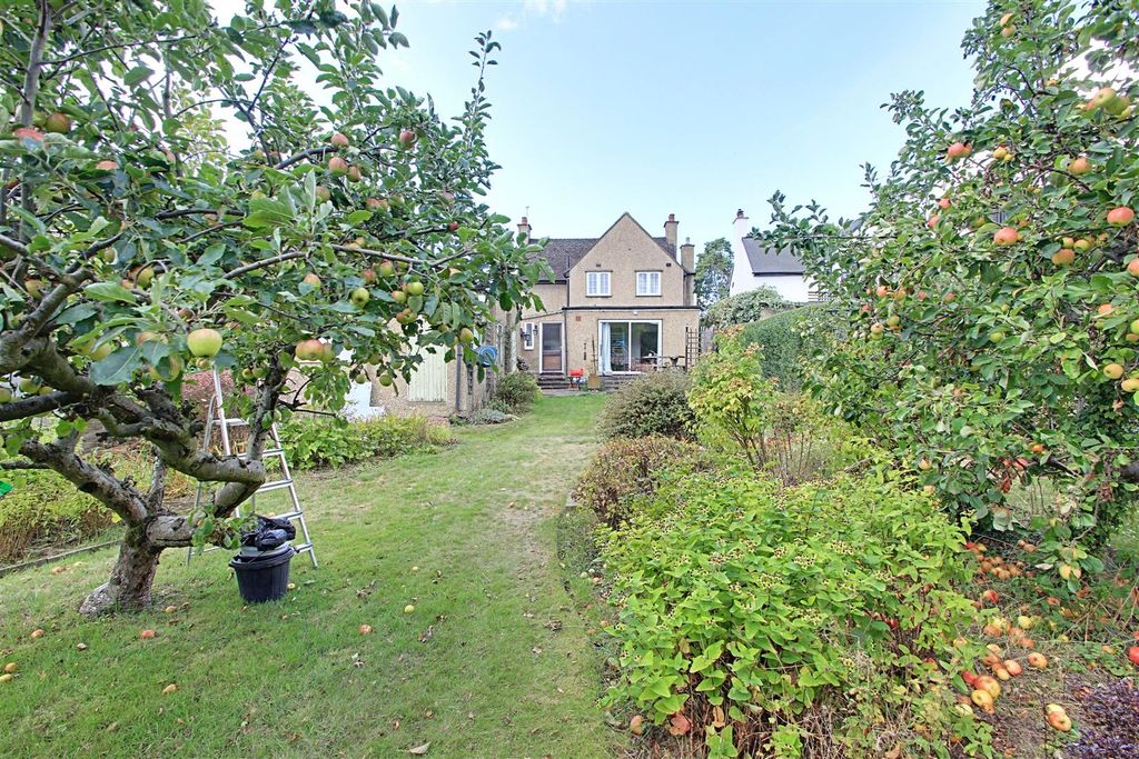 Property photo 1 of 19 Garden 2.Jpg