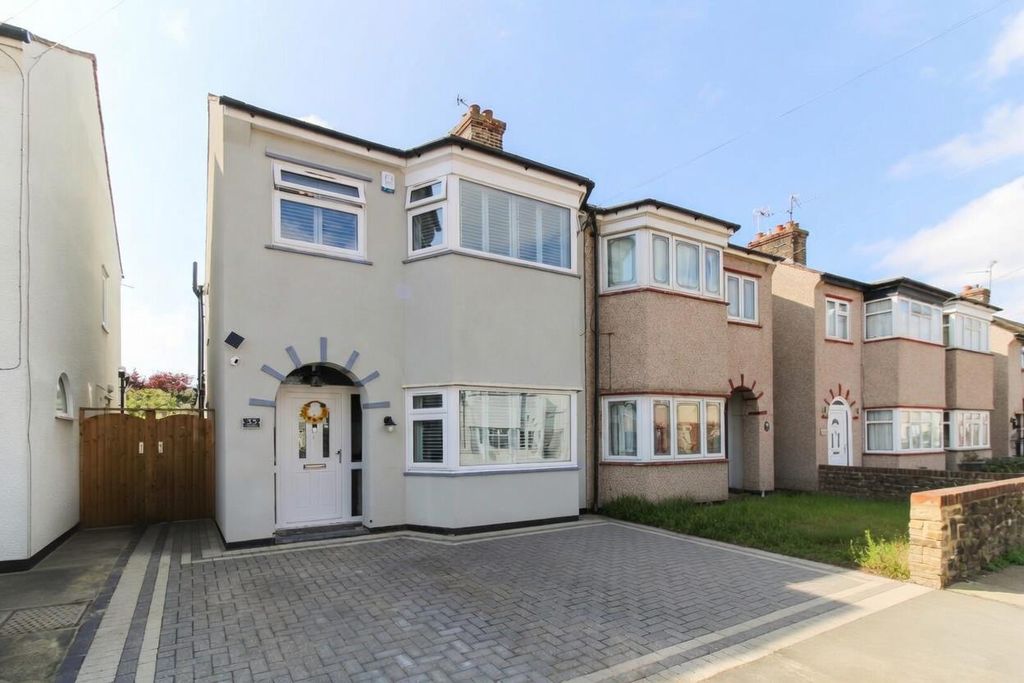 Property photo 2 of 16 Front