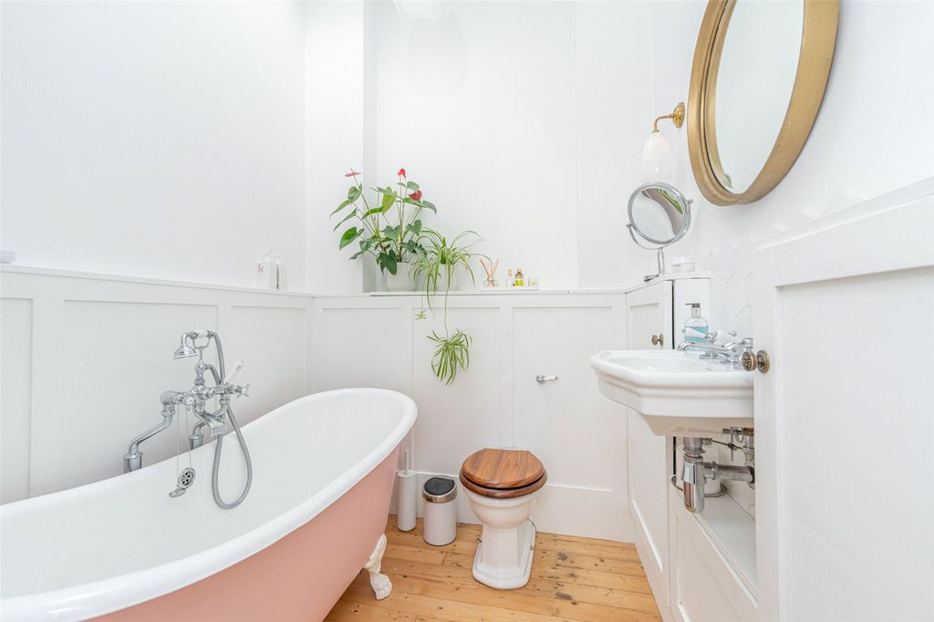 Property photo 3 of 24 Bathroom