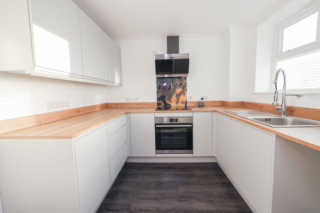 Property photo 3 of 18 4449983