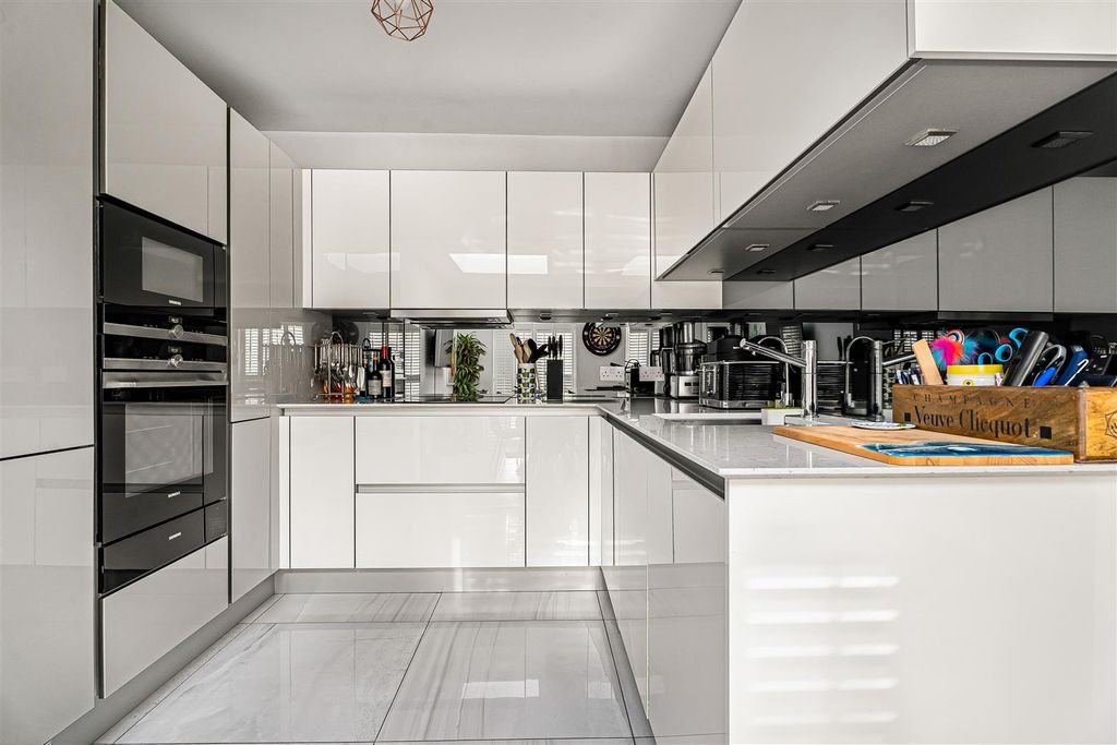 Property photo 2 of 28 2