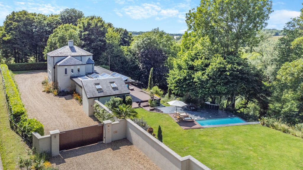 Property photo 2 of 61 8605532-Exterior49