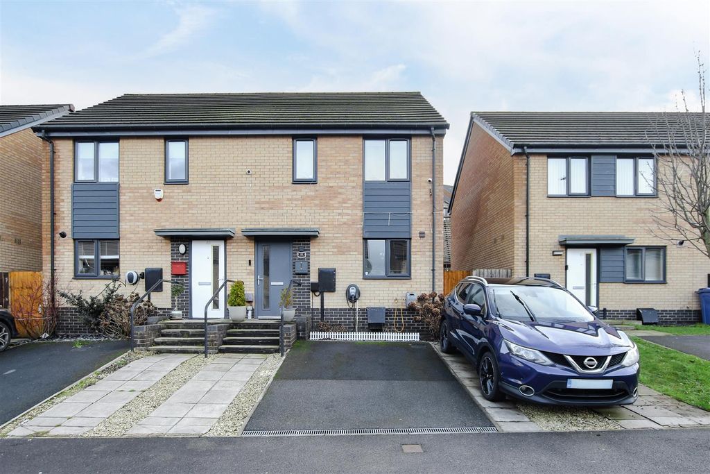 Property photo 1 of 18 Front