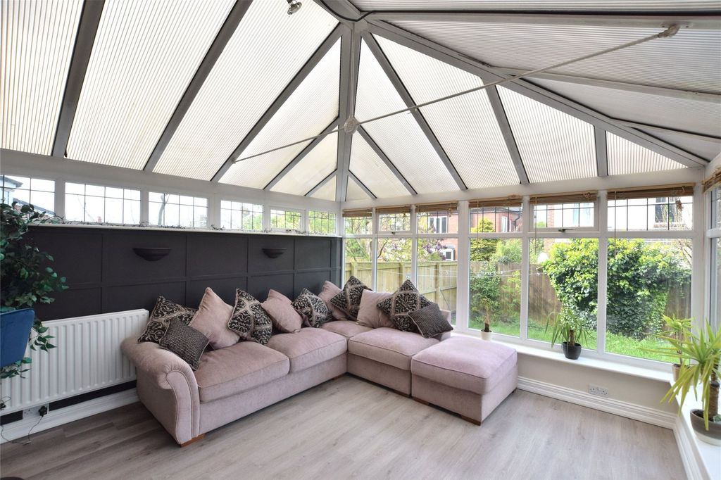 Property photo 3 of 14 Conservatory