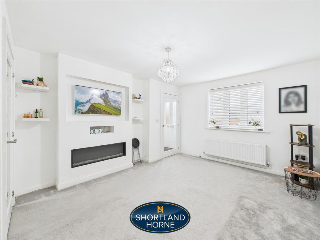 Property photo 3 of 25 Lounge