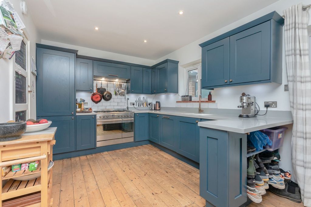 Property photo 2 of 27