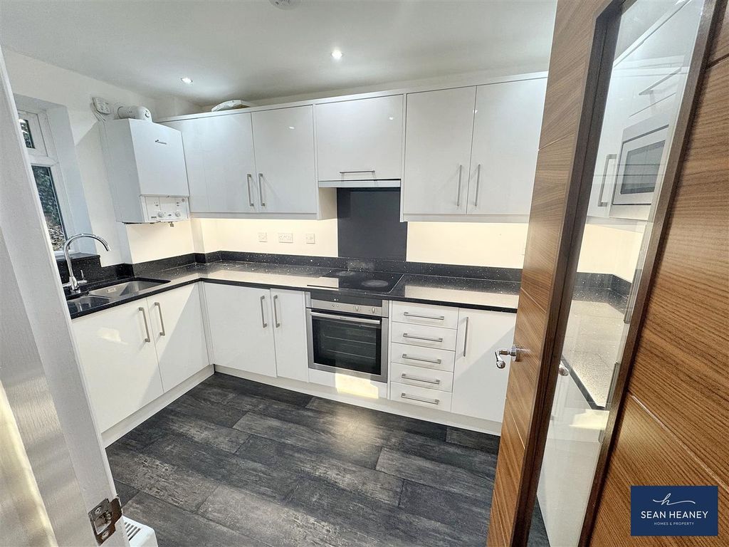 Property photo 2 of 21