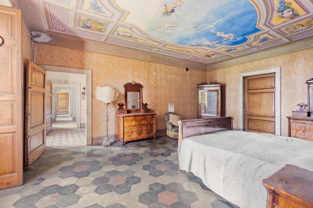 Property photo 1 of 35