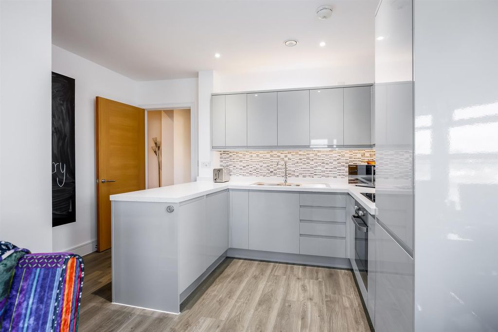 Property photo 3 of 29 Sanctuaryapt1017Jeffersonavenue-23Web300.Jpg