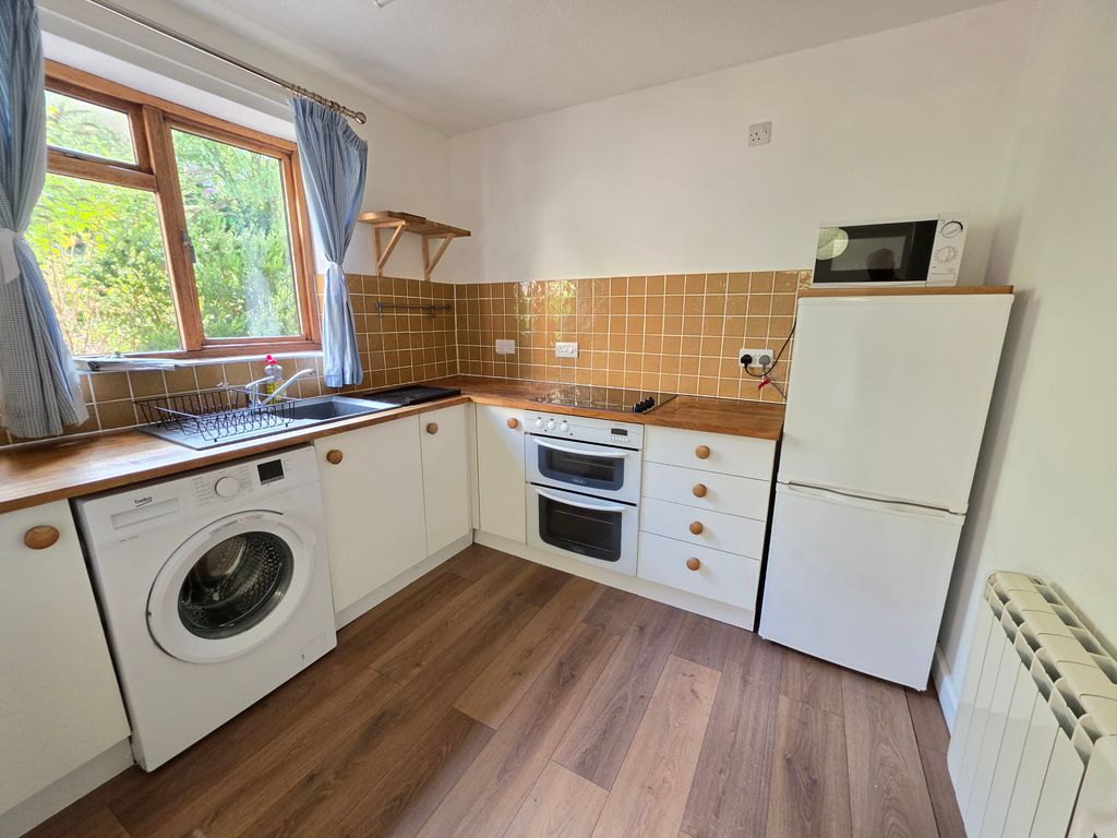Property photo 3 of 8 Kitchen