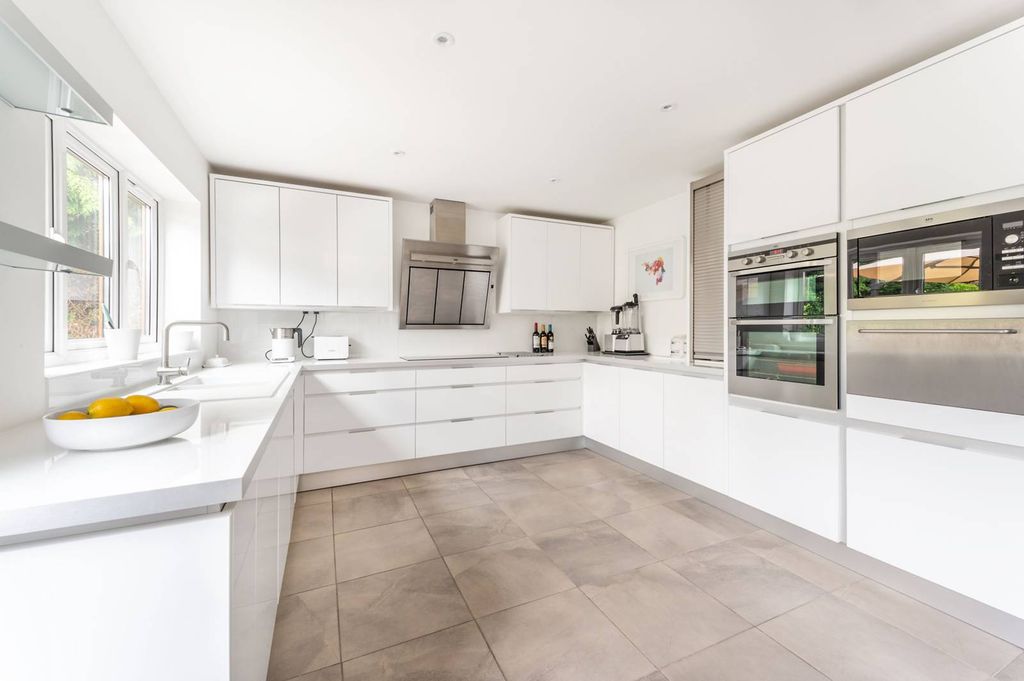 Property photo 3 of 26