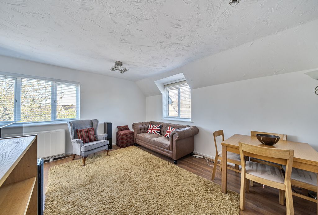 Property photo 3 of 9 1449778-10-69ee9E...