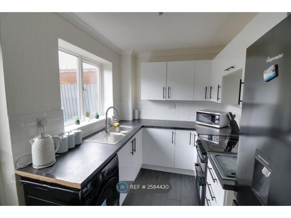 Property photo 2 of 11 Kitchen