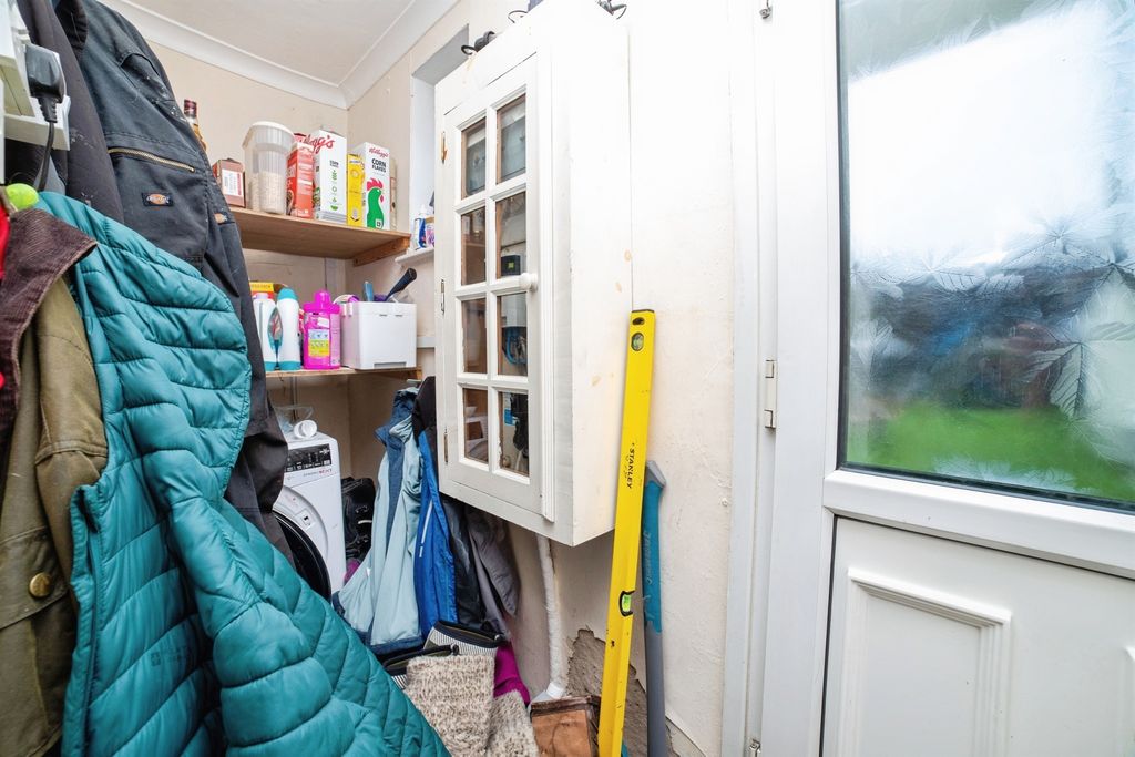 Property photo 2 of 25