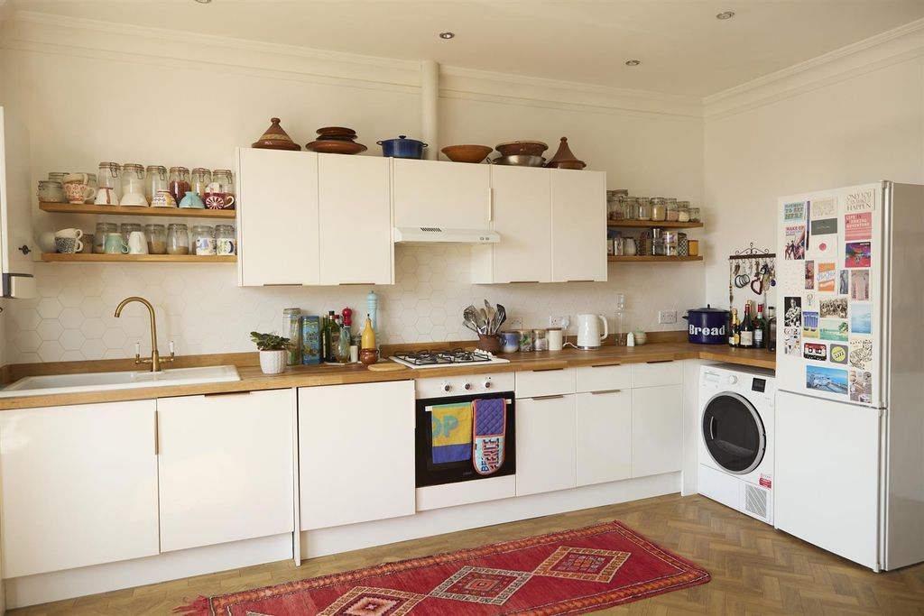Property photo 3 of 22 Kitchen