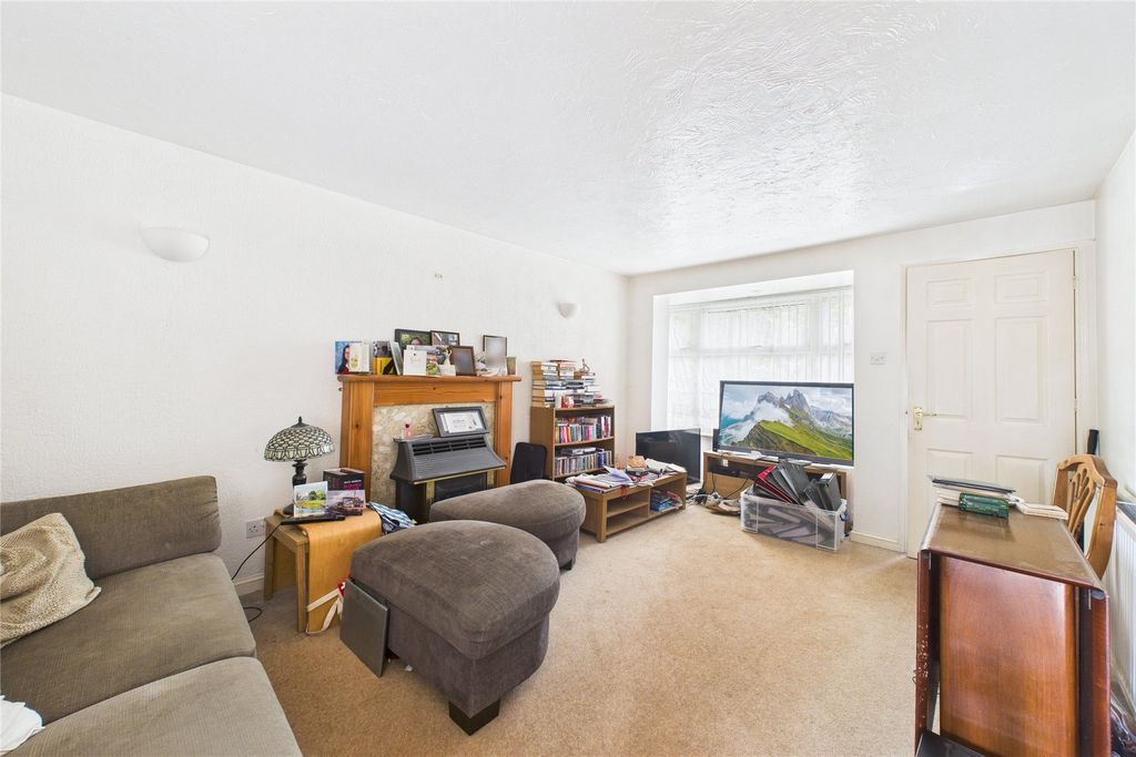 Property photo 3 of 8 Picture No. 12