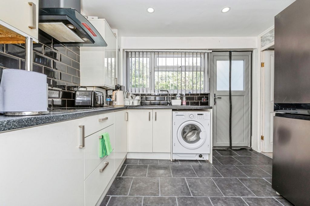 Property photo 2 of 18 Kitchen