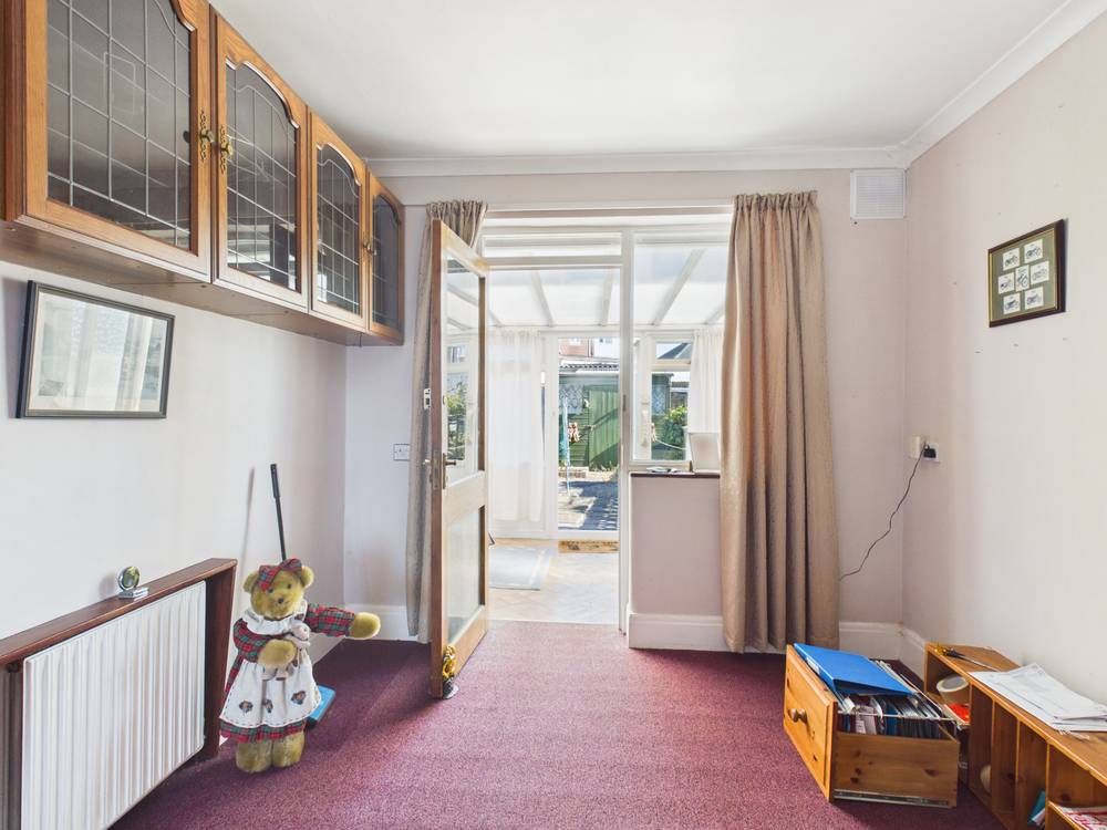 Property photo 3 of 13 Giraffe360-Still003