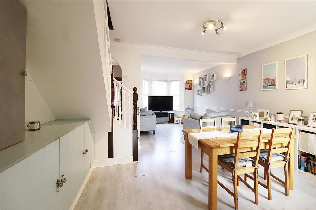 Property photo 3 of 13 Lounge/Diner