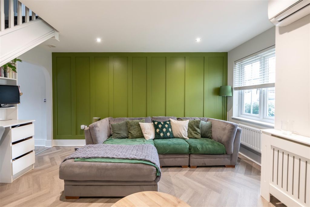 Property photo 3 of 14 19 Forge Place Internals-9.Jpg