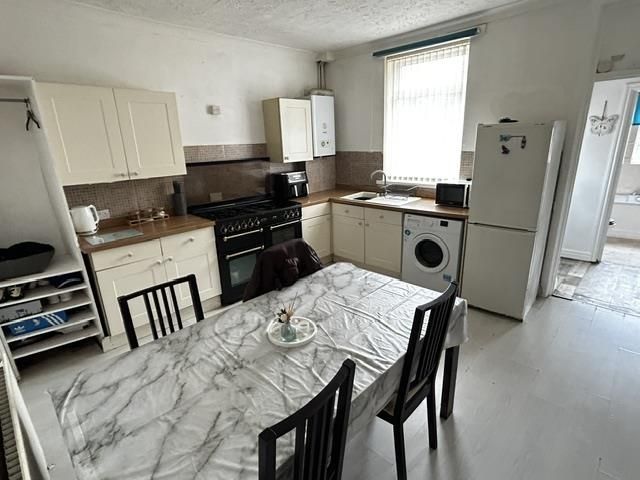 Property photo 3 of 9 Dining Kitchen