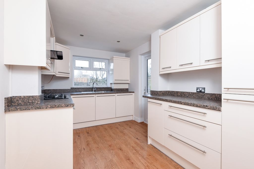 Property photo 3 of 6 165450 (5)