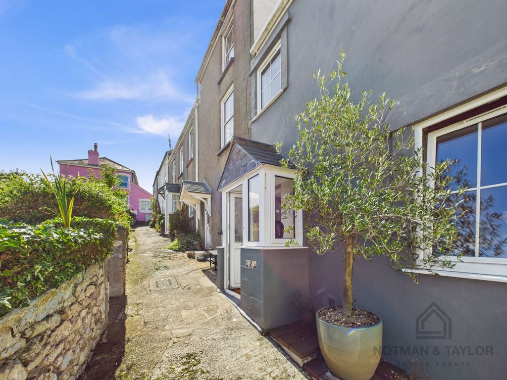 Property photo 1 of 28