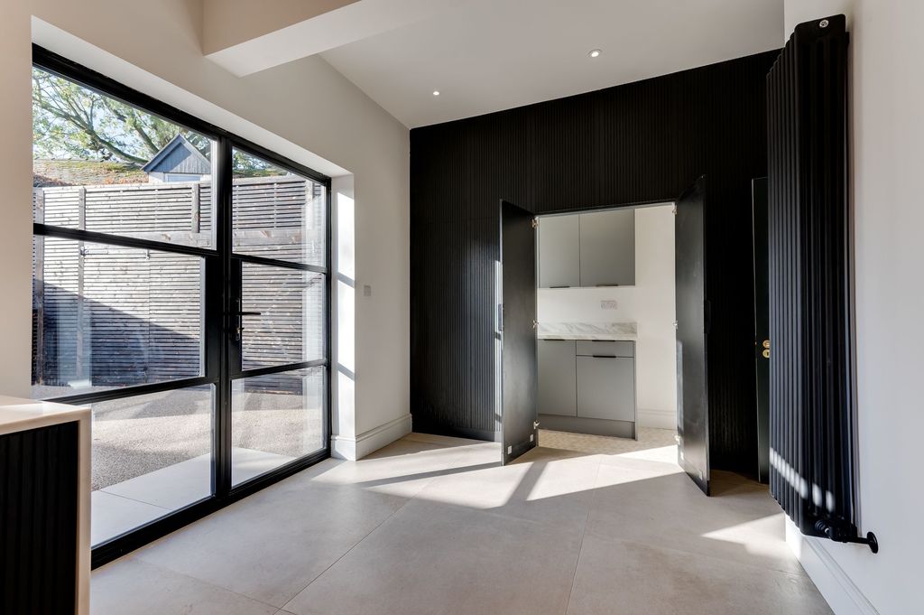 Property photo 3 of 49