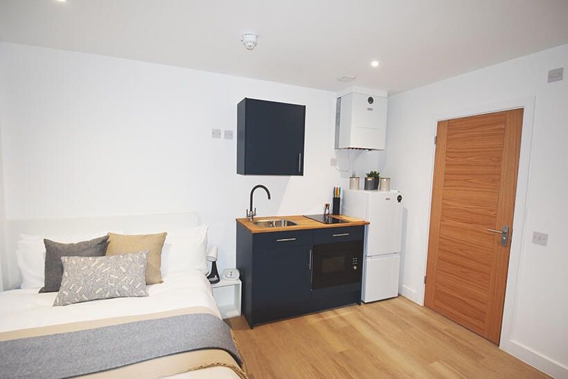 Property photo 2 of 8 Bright And Modern Studio Bedroom Featuring A Cozy ...