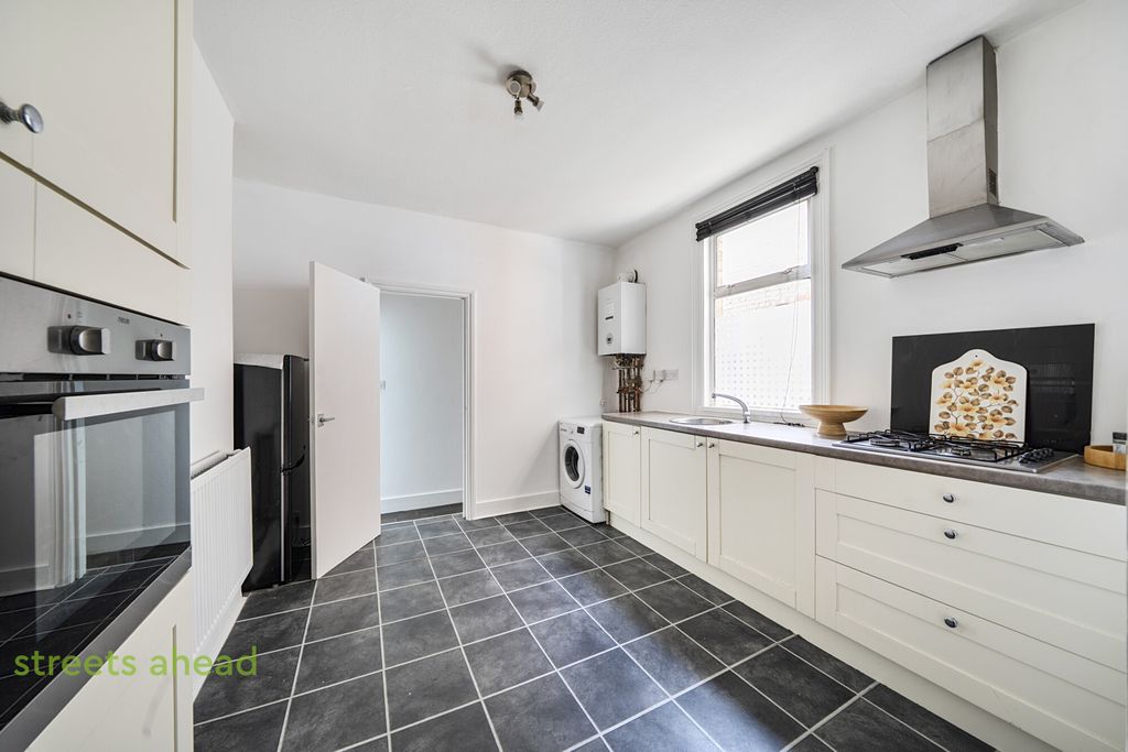 Property photo 3 of 16 602544Bc-01ba-417...