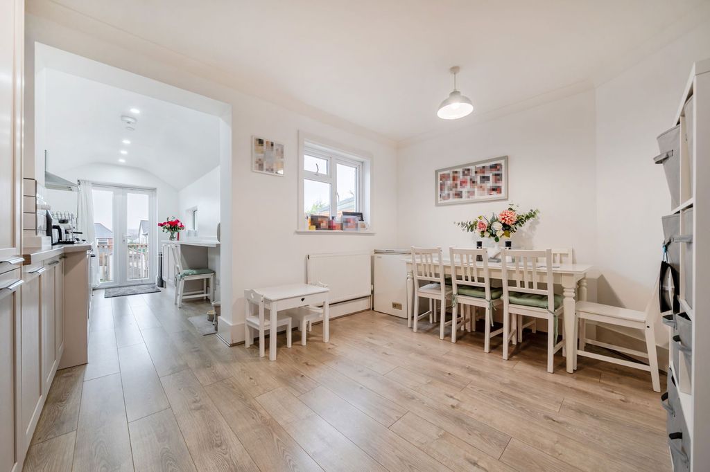 Property photo 2 of 23