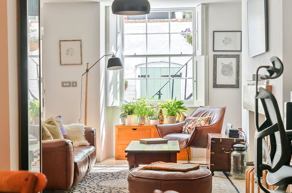 Property photo 2 of 4 Lounge