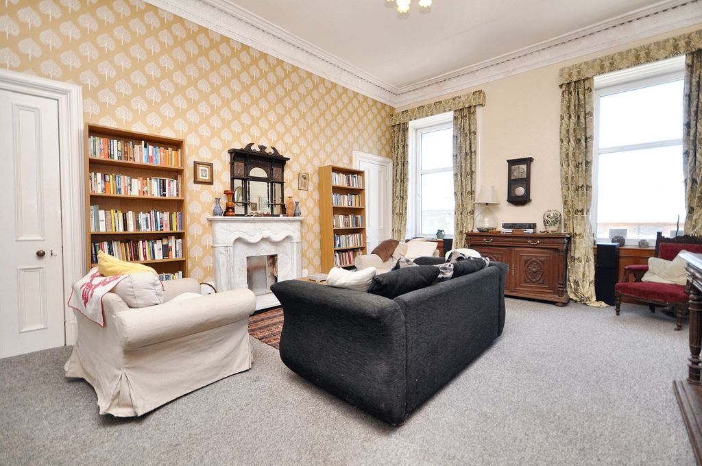 Property photo 3 of 37