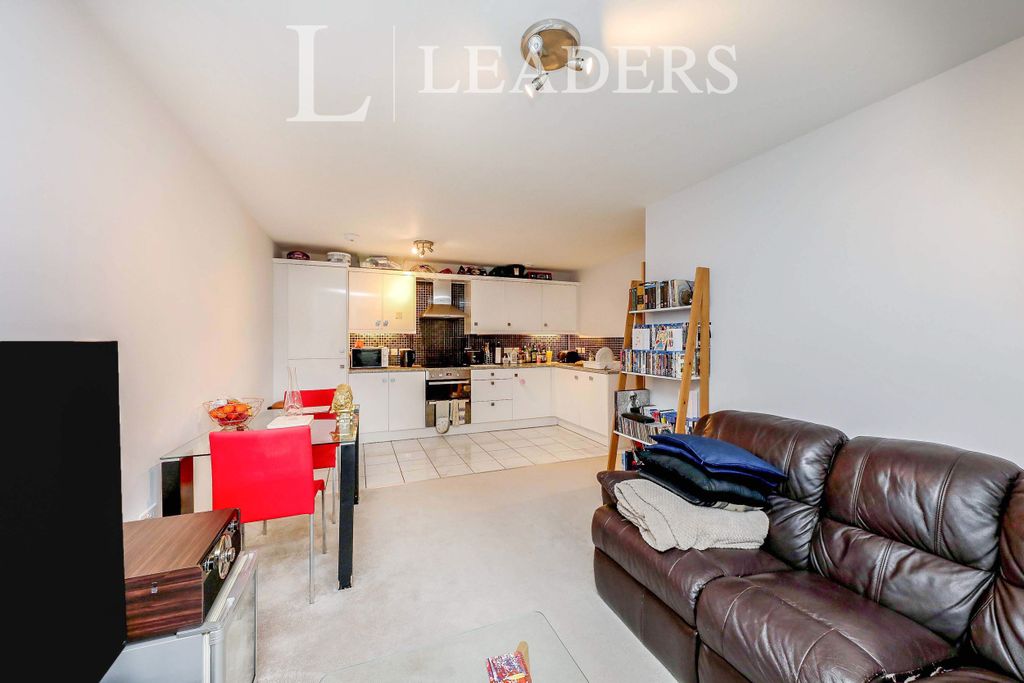 Property photo 3 of 11 Lounge
