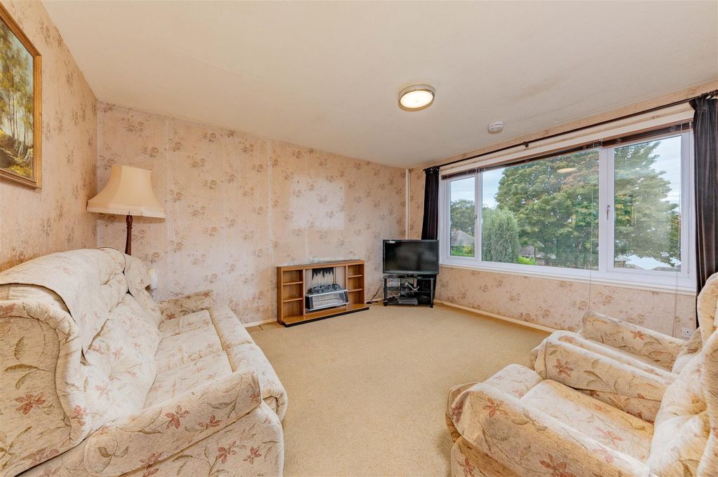 Property photo 2 of 16 48 Norwood Newport-14.Jpg