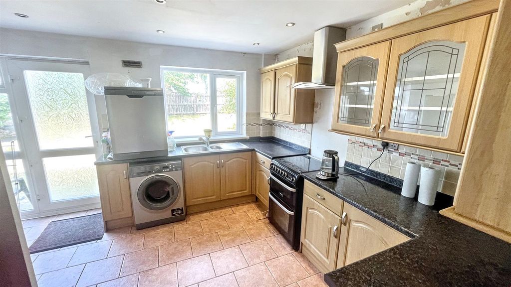 Property photo 2 of 15 Kitchen